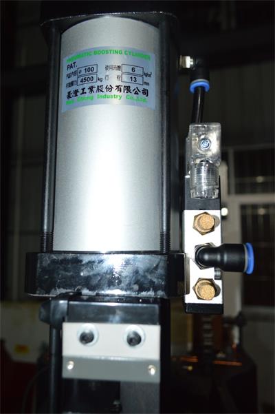 依速力立式加工中心伺服電機 依速力立式加工中心伺服電機