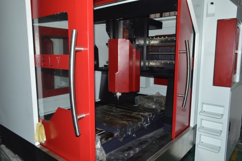 高速精密雕銑機