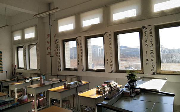 學(xué)校室內(nèi)墻面墻裙.png